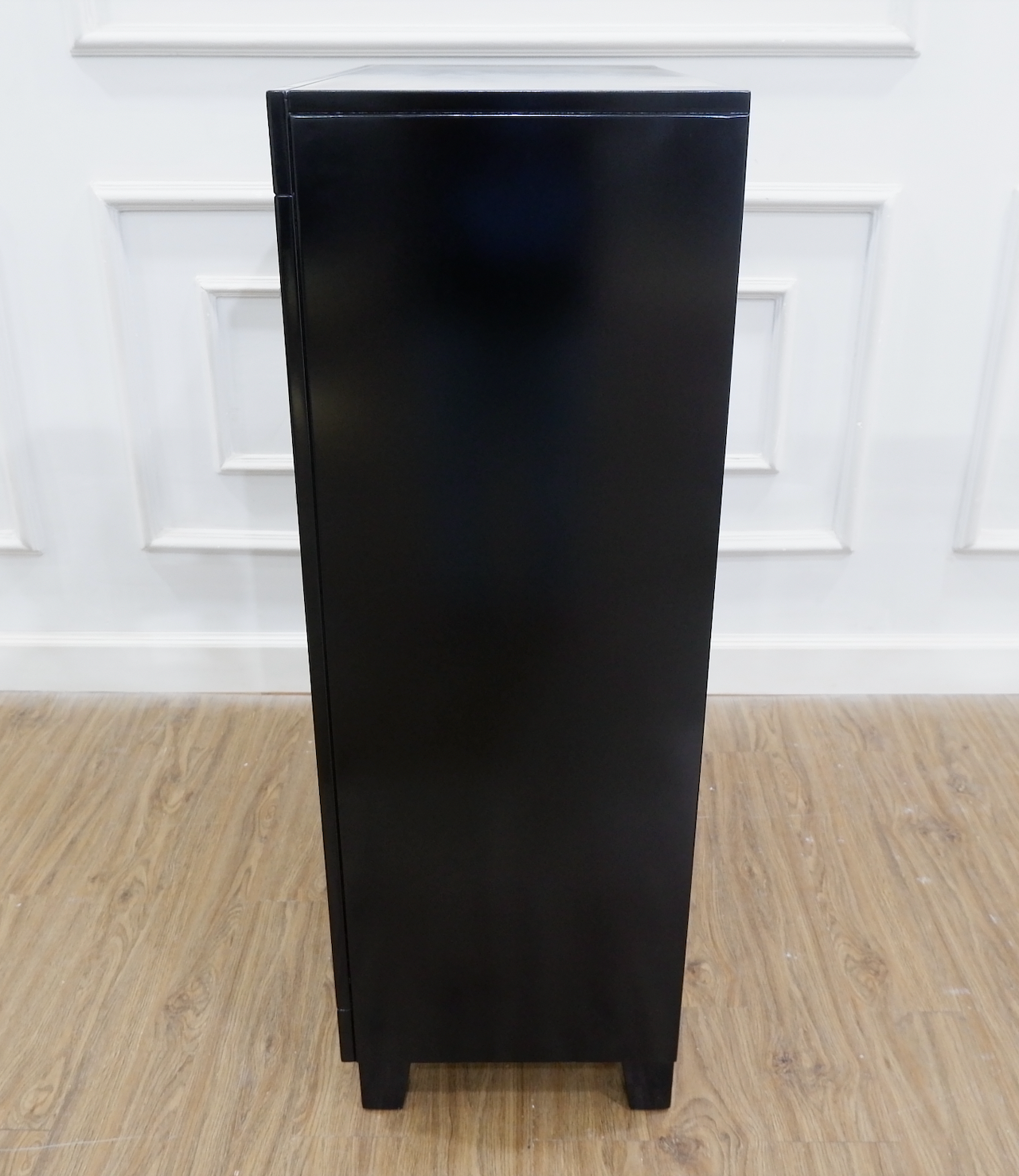 Magdeburg Chest Of Drawers - Black