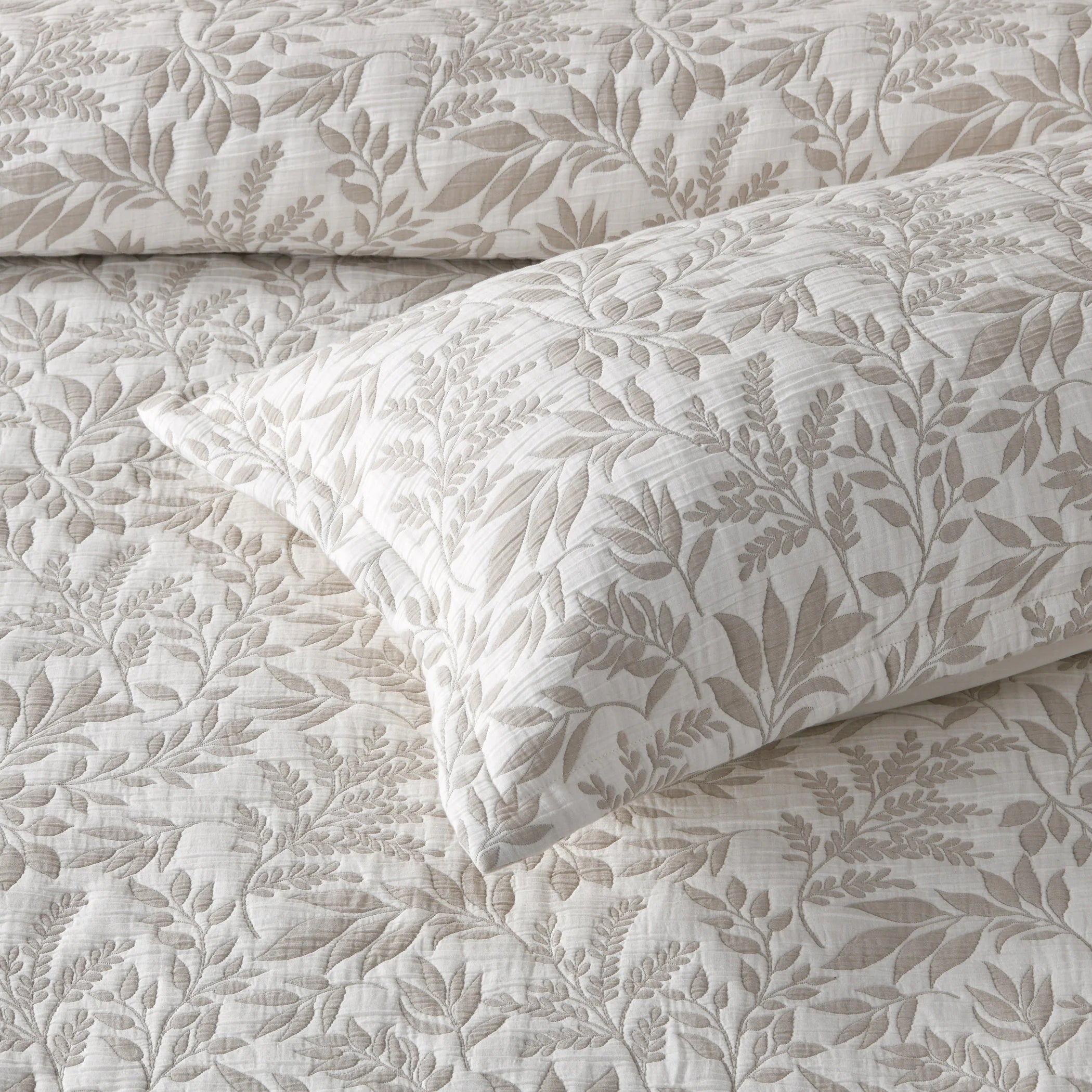 Amelia Bedspread Set