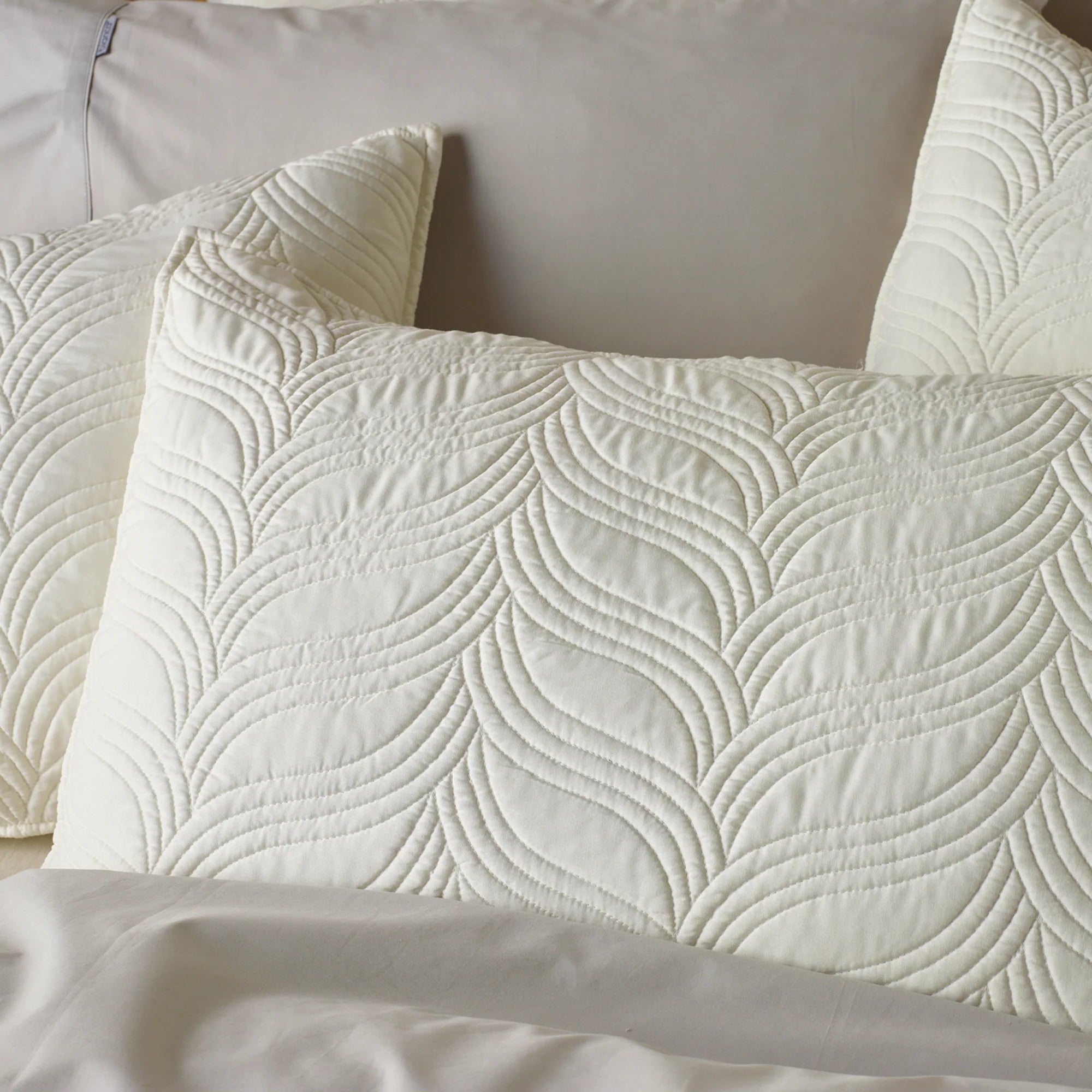 Kamala Bedspread Set