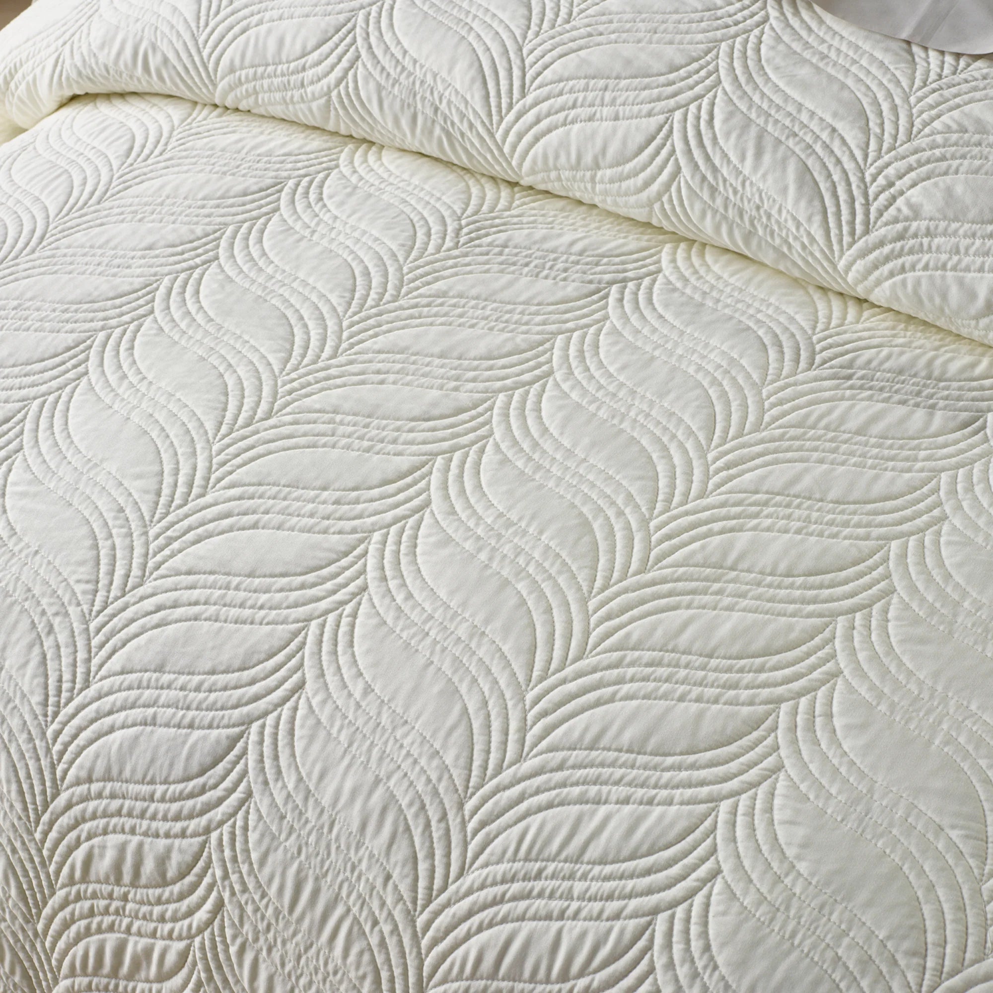 Kamala Bedspread Set