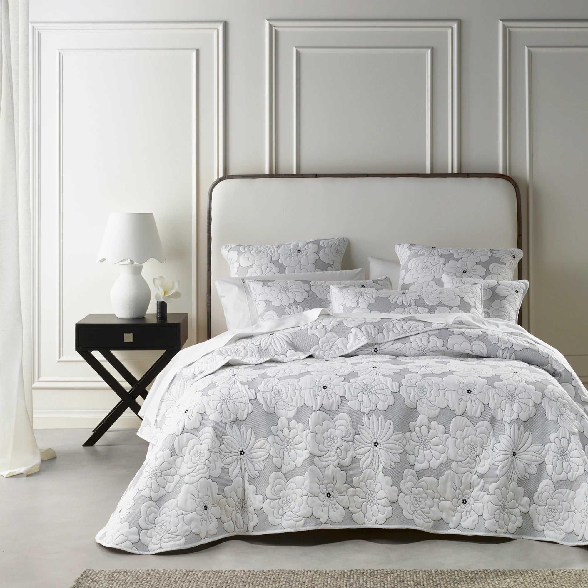 Leona Bedspread Set