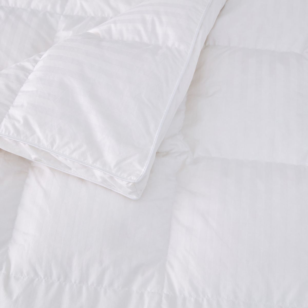 Ultimate Dream® Feather & Down Quilt