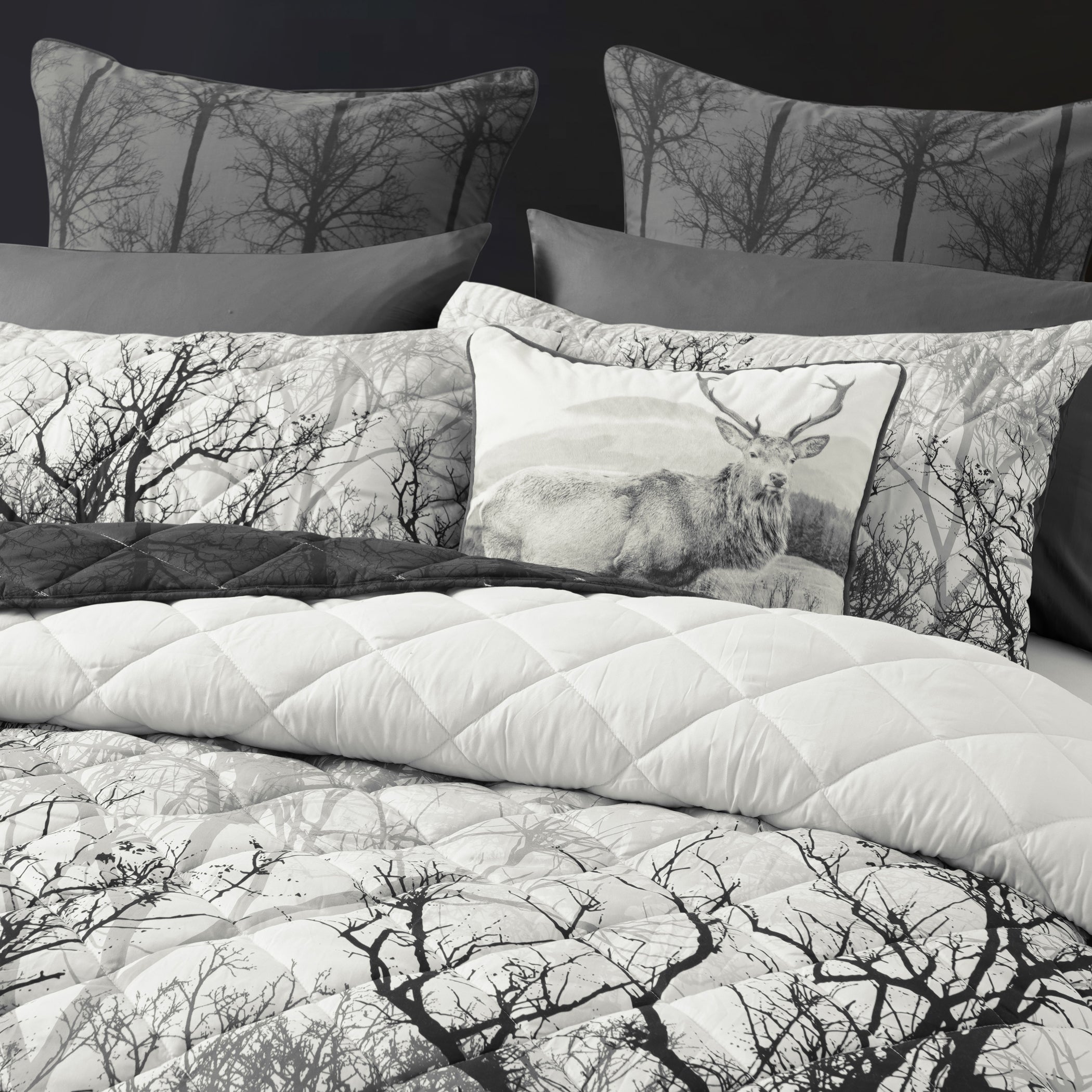 Boscage Coverlet Set Black