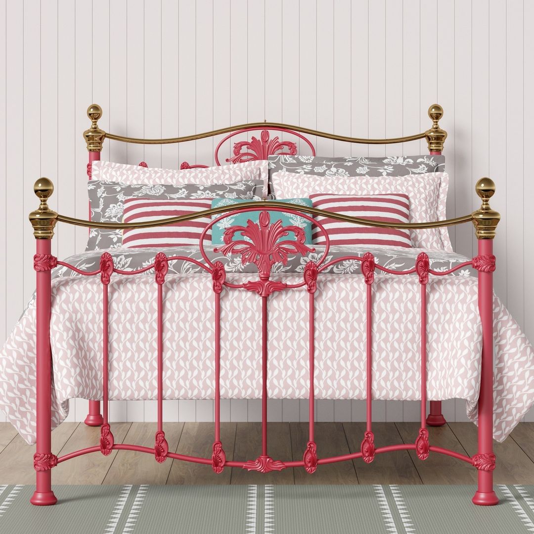 Camelot Cast Bed