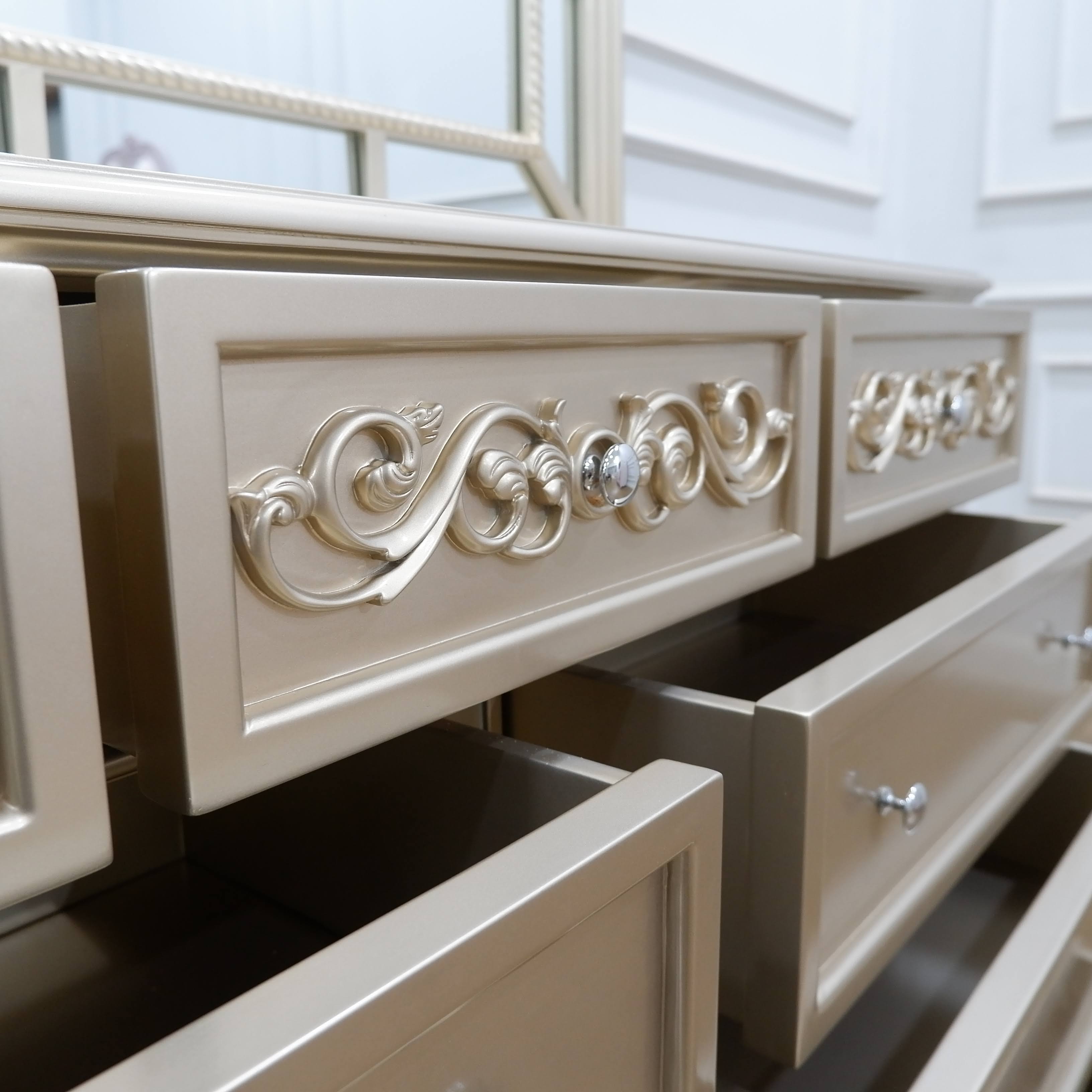 Azha Dressing Table