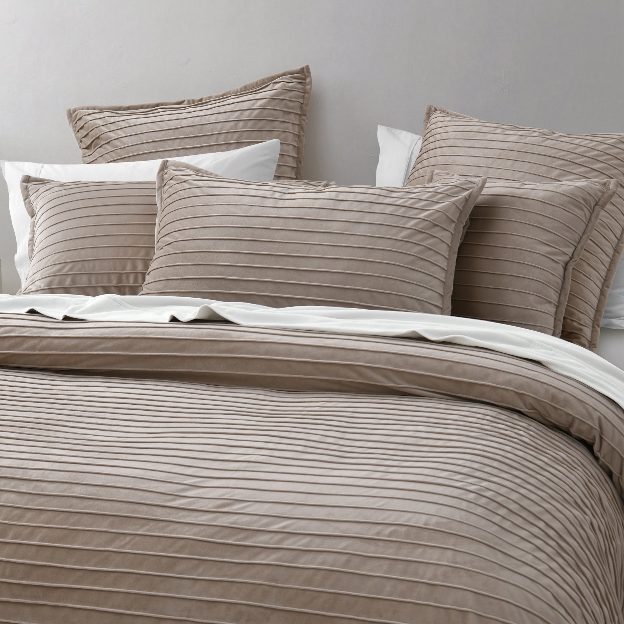 Saphira Coverlet Set Latte