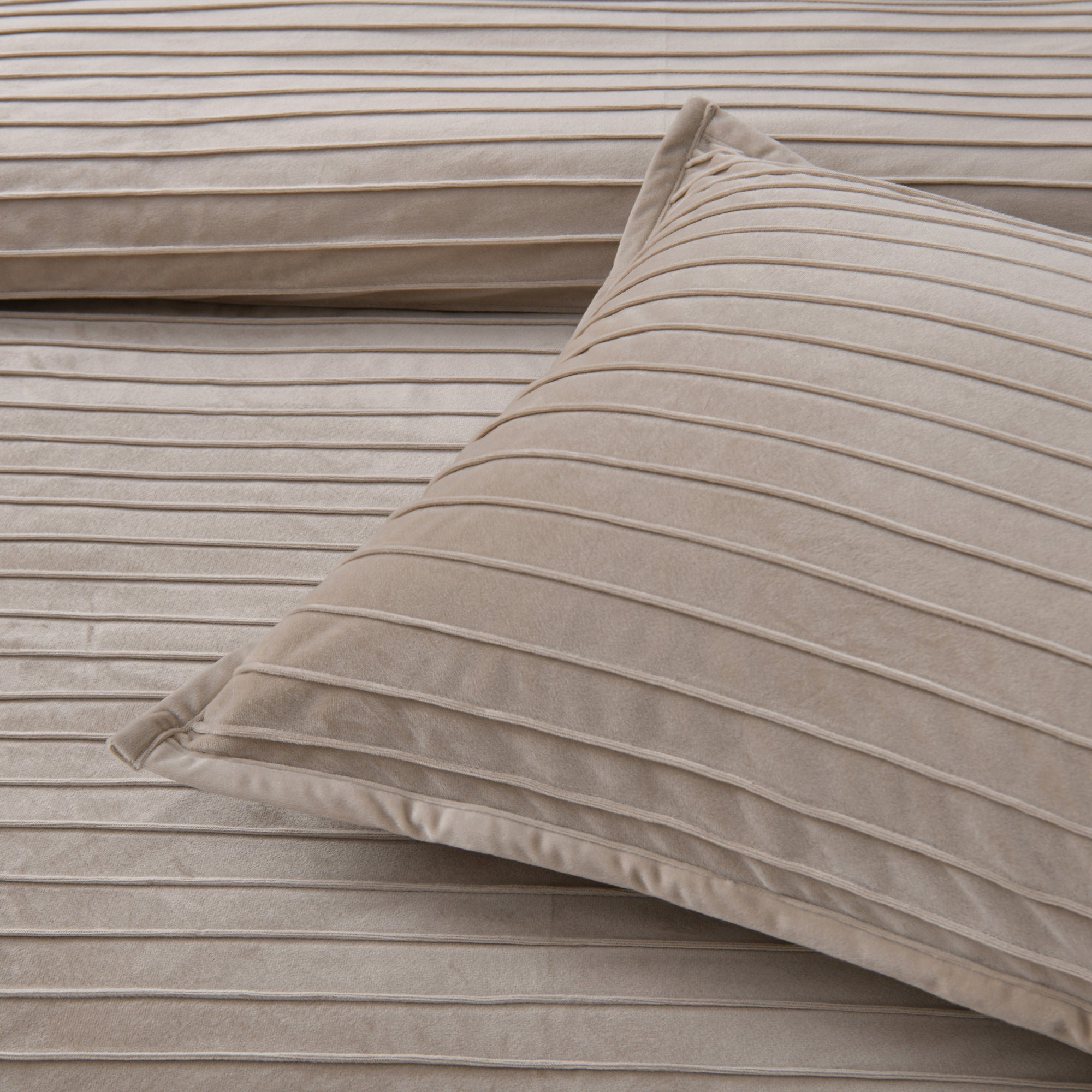 Saphira Coverlet Set Latte