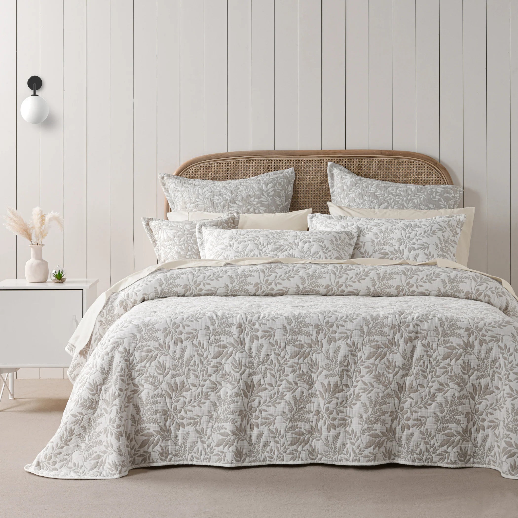 Amelia Bedspread Set