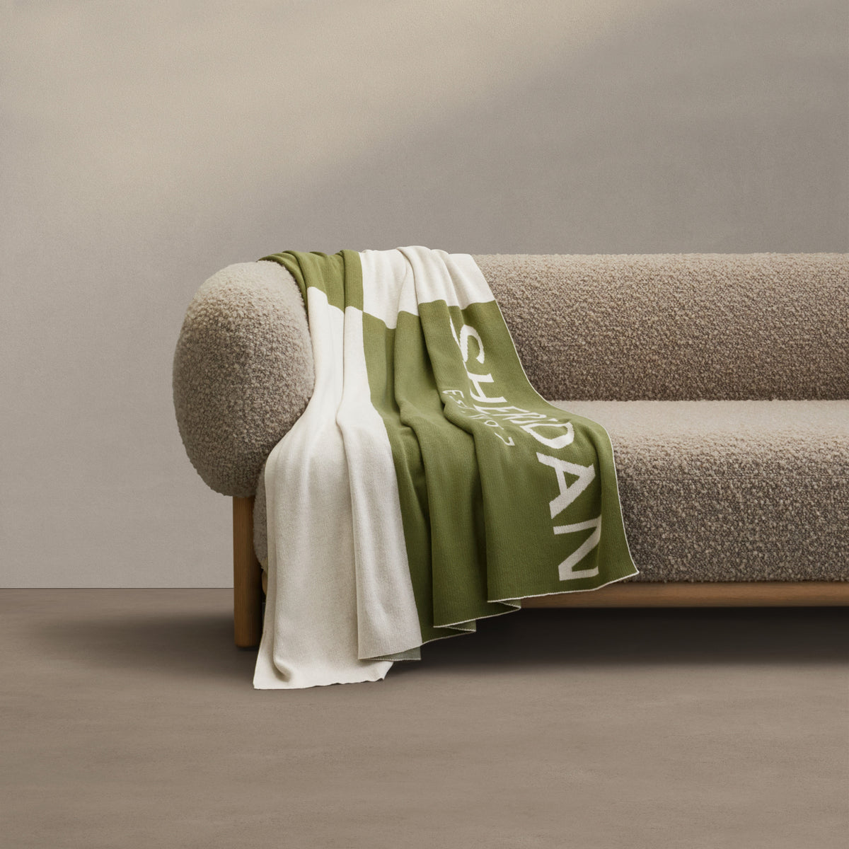 Logo Throw