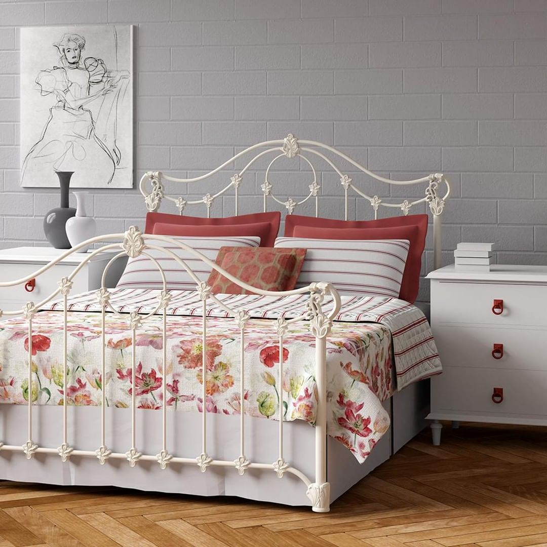 Albany Cast Bed